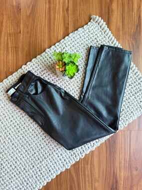 Abercrombie & Fitch | Vegan Leather Curve Love Ankle Straight Pant | Black | 25